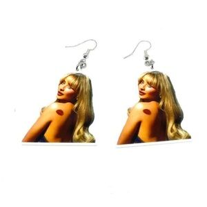 Sabrina Carpenter planar resin earrings.